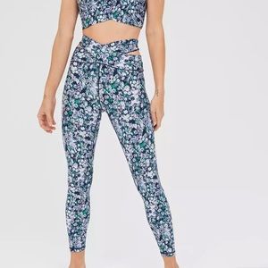 OFFLINE By Aerie Real Me Crossover Cut Out Legging